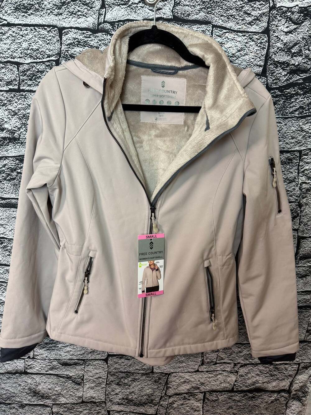 NWT Ladies Free Country Softshell Hooded Jacket - Small